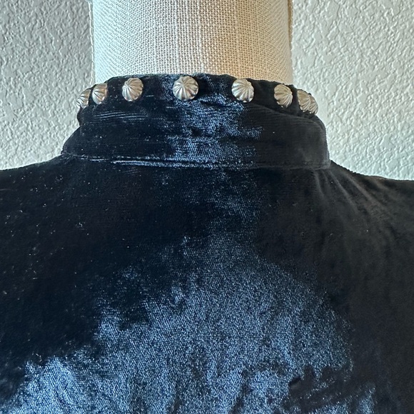 VINTAGE BMW designs velvet top/blazer - Picture 8 of 8